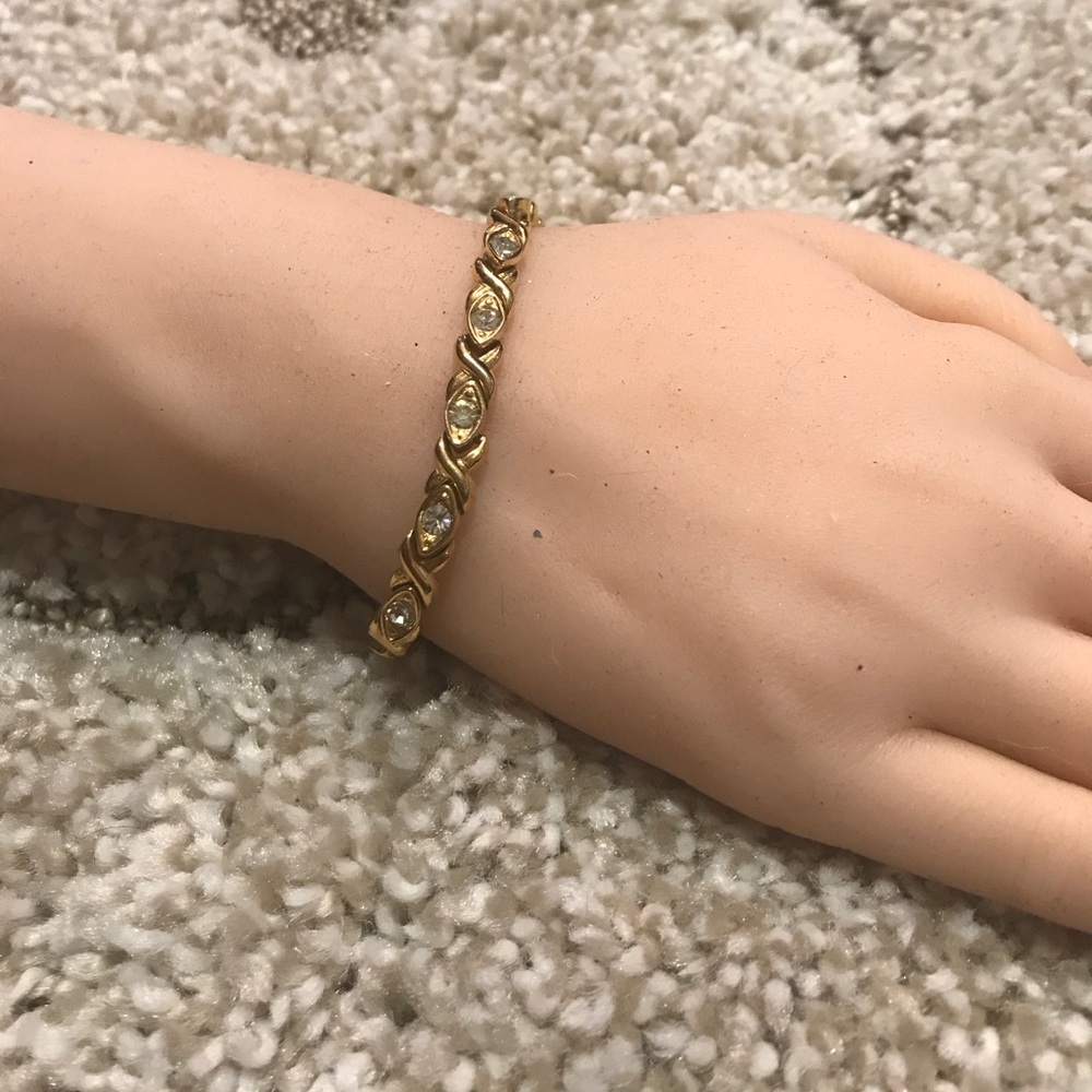 7” yellow gold tone w/white crystal Bracelet 😍😍