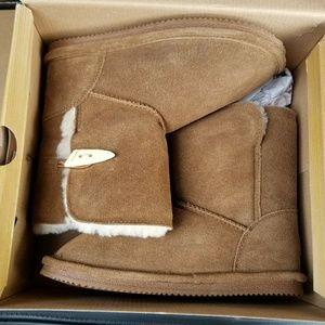 NIB Bearpaw Abigail  Boot- Girls Size 3