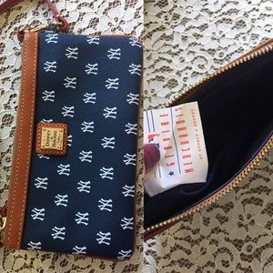 Dooney & Burke NY Yankees Wrislet