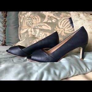 Navy heels