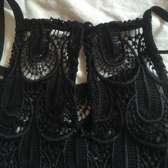 Lacy halter top - Picture 4 of 4