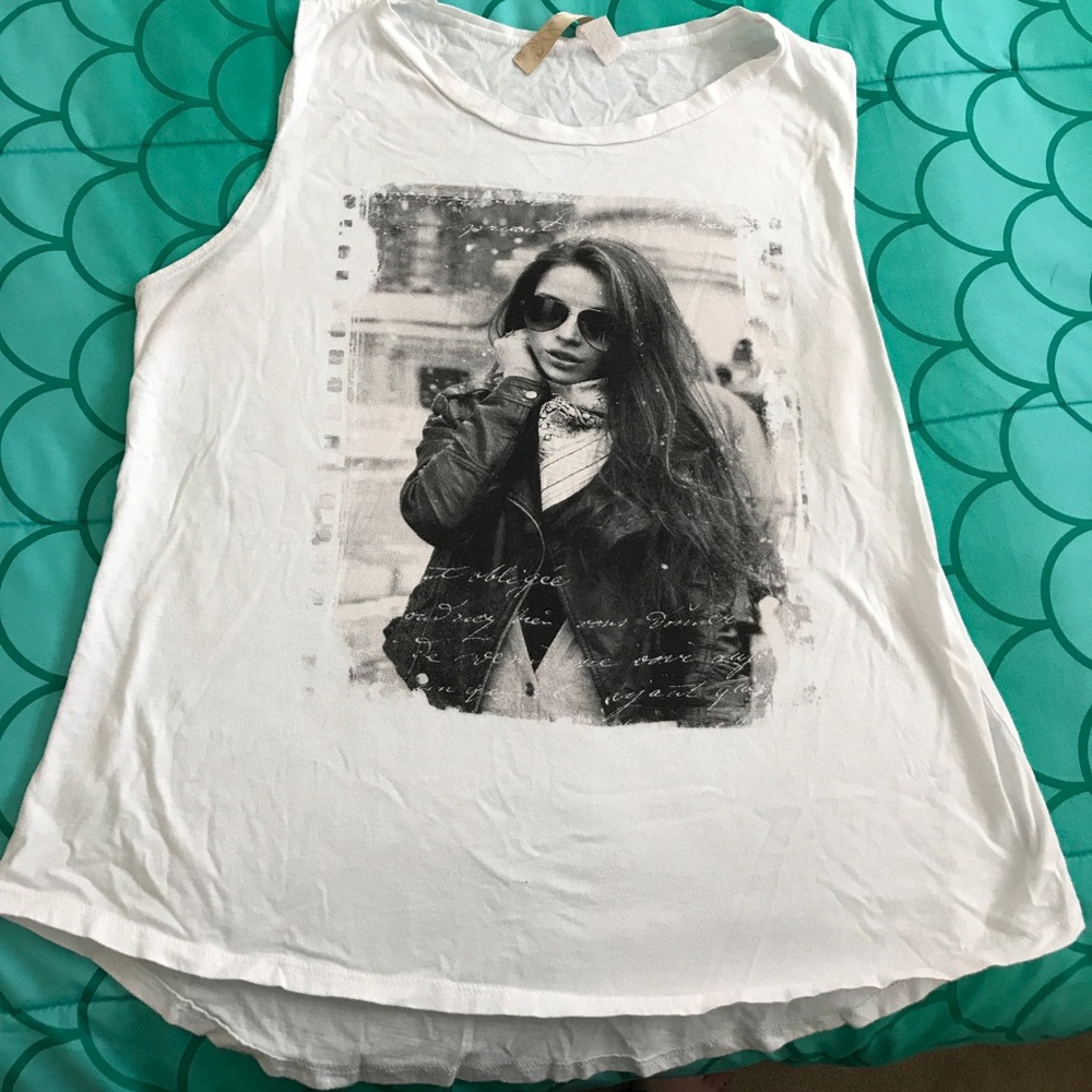 Muscle tee, high low top
