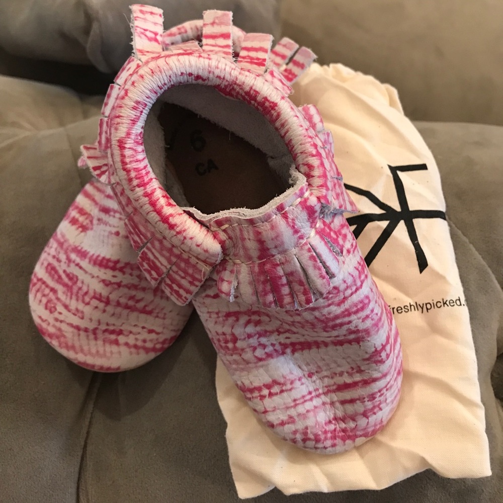 Freshly Picked Brand Toddler shoes. New-size 6