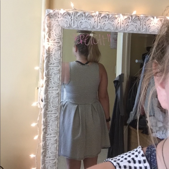 Checkered dress - Picture 2 of 4