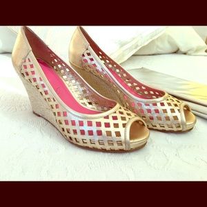 Lily Pulitzer metallic brush gold wedges