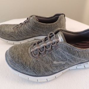 skechers women's pull on