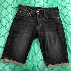 Levi skinny shorts