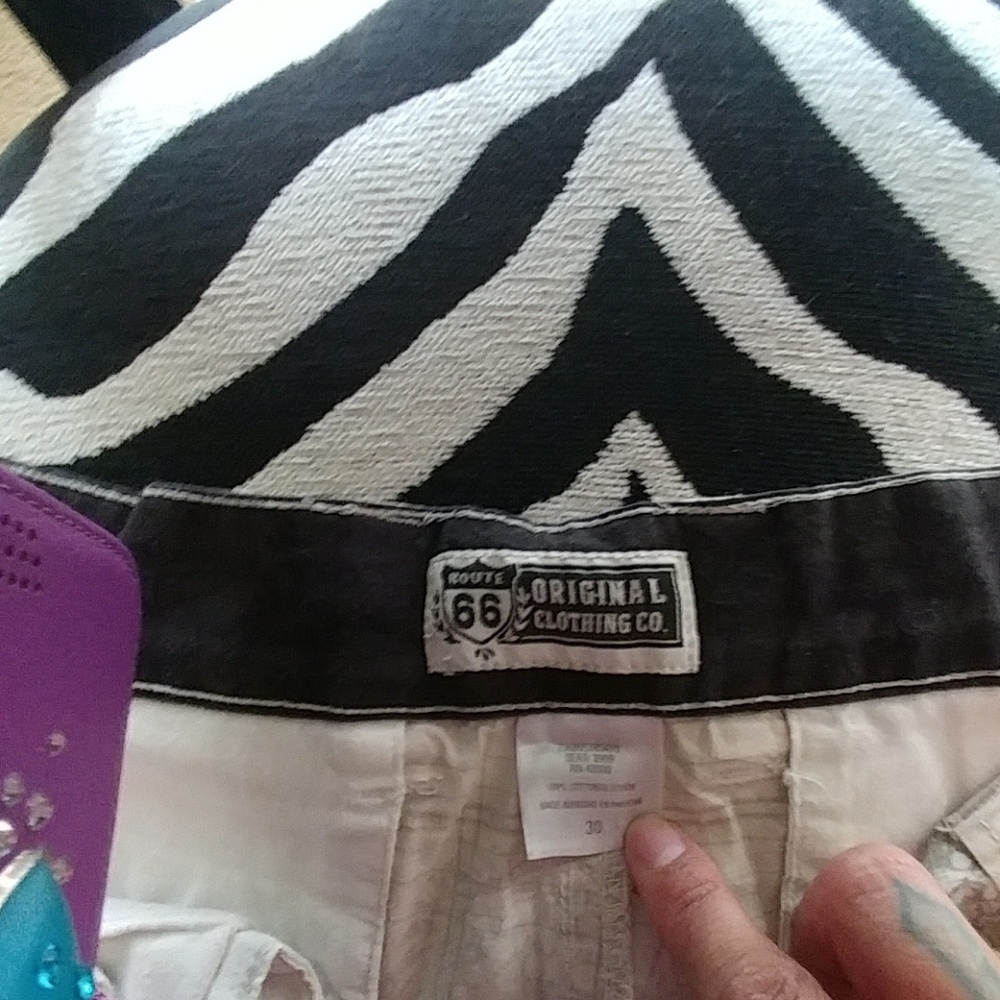 Shorts - Picture 2 of 3