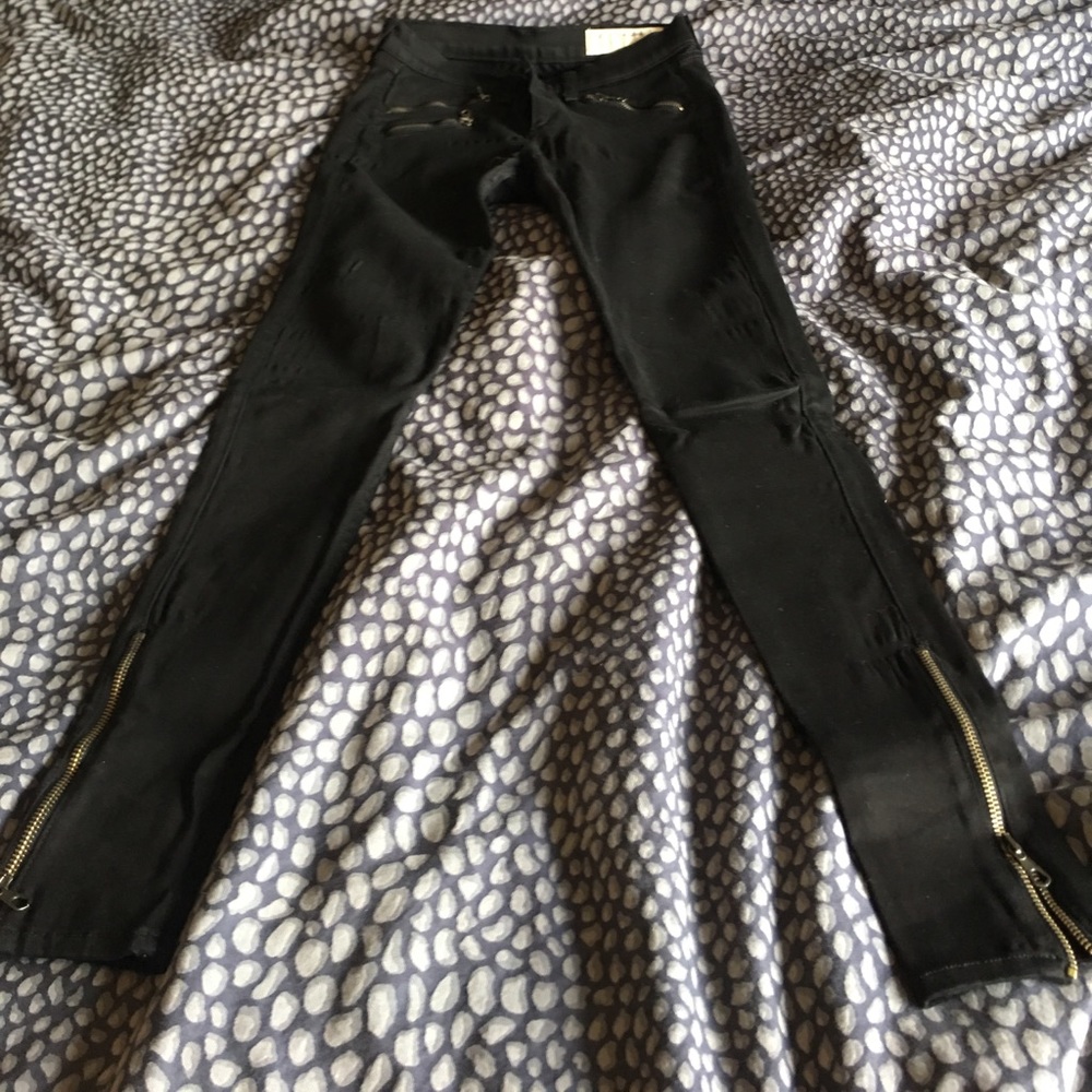 New Rag and bone black skinny jeans with zippers.