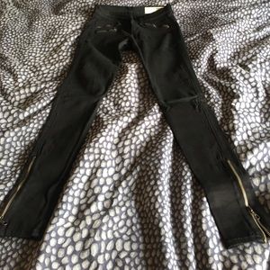 New Rag and bone black skinny jeans with zippers.