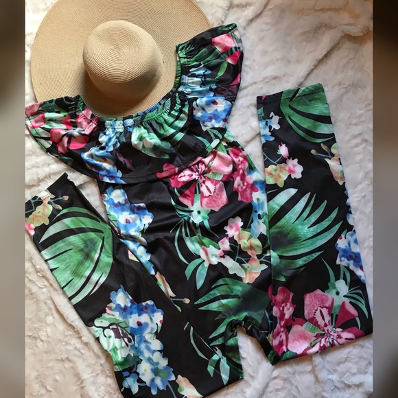 Off Shoulder Tropical Jumpsuit - Picture 2 of 7