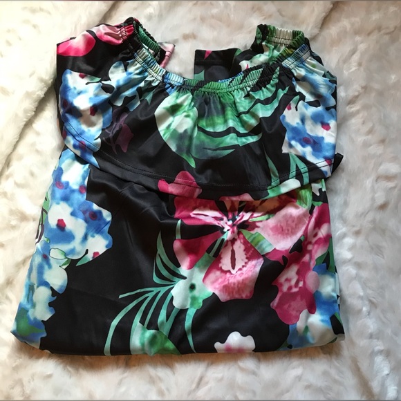 Off Shoulder Tropical Jumpsuit - Picture 5 of 7