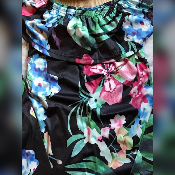 Off Shoulder Tropical Jumpsuit - Picture 6 of 7