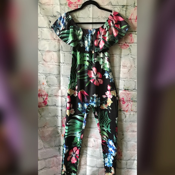 Off Shoulder Tropical Jumpsuit - Picture 3 of 7