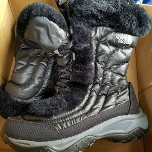 THE NORTH FACE GIRLS

NUPTSE FAUX FUR II BOOTS