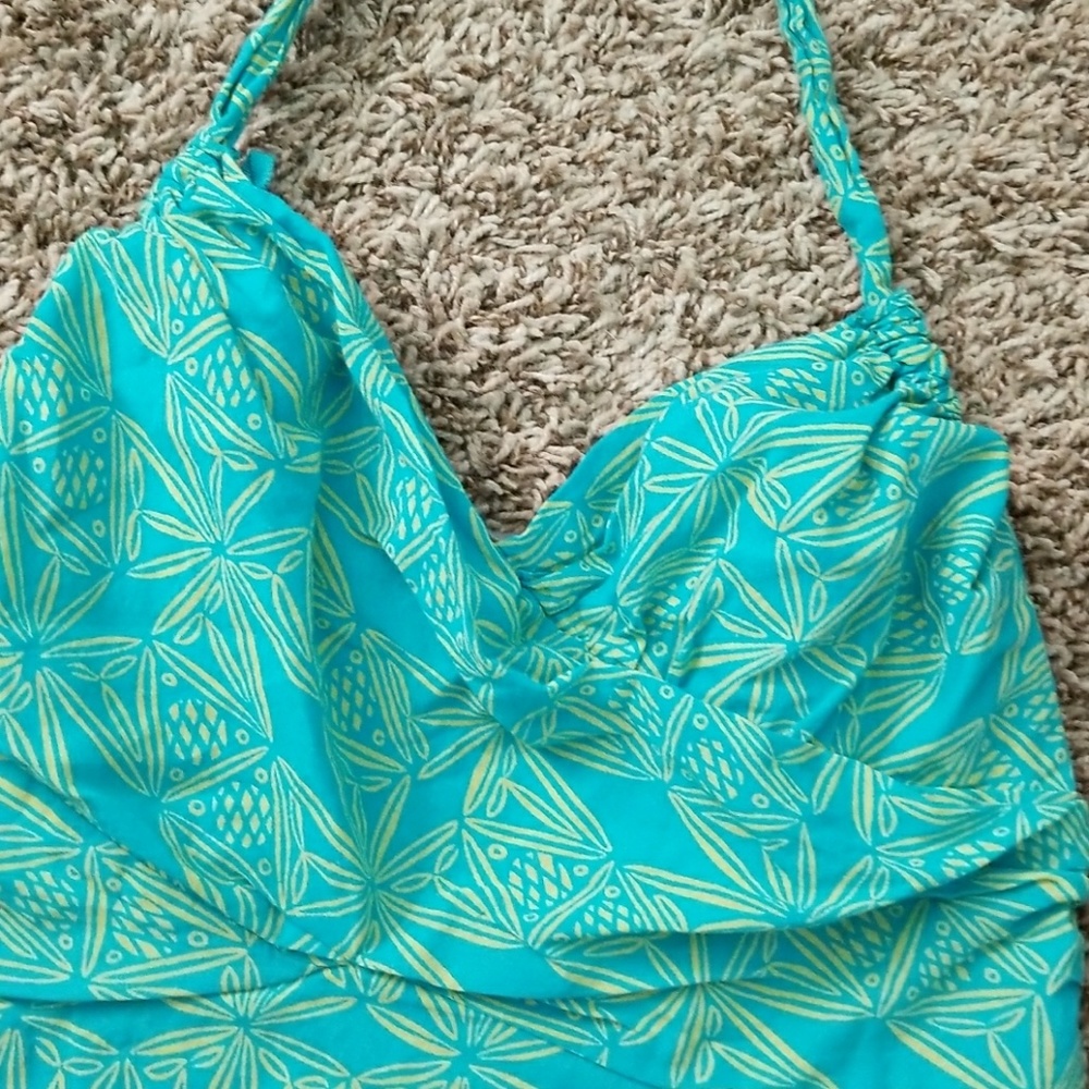 Halter top - Picture 2 of 3