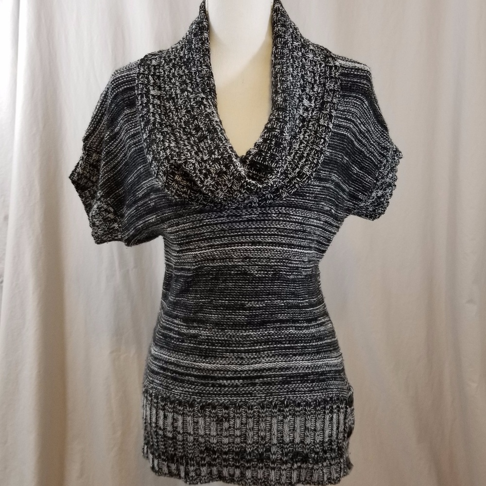 Short-Sleeve Cowl Neck Sweater in Black/Grey