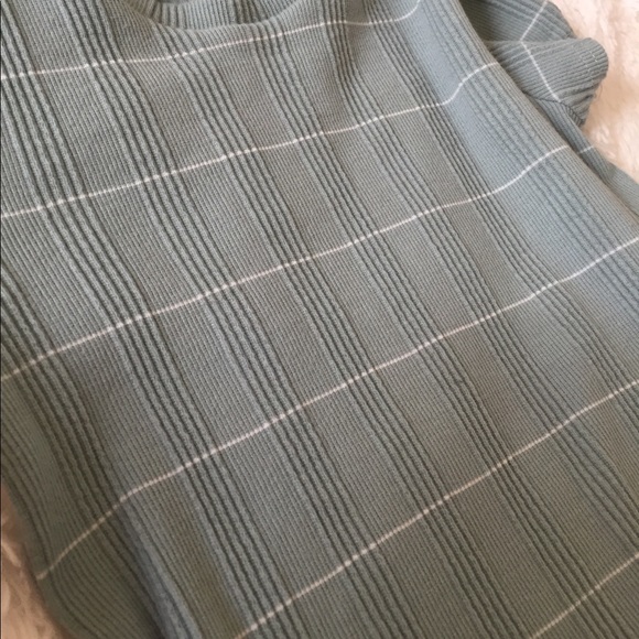 [SOLD] Seafoam Crop Top - Picture 2 of 3