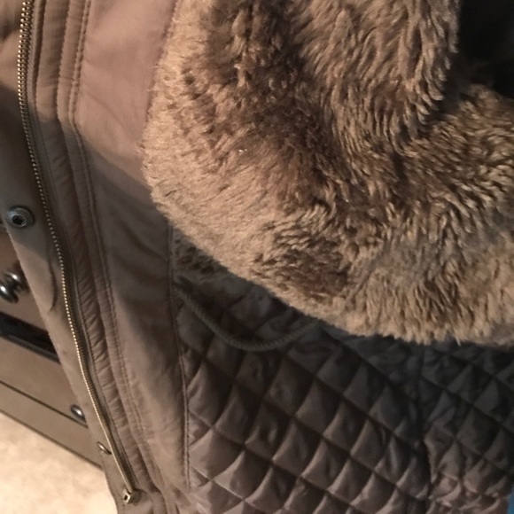 Too small - Picture 3 of 4