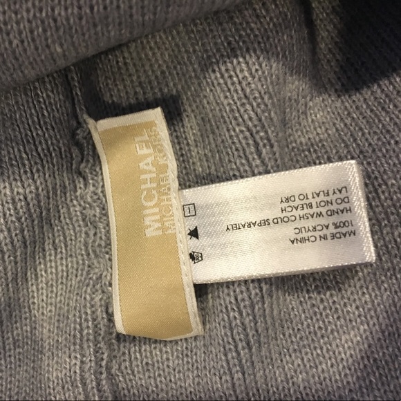 NWT Michael KORS Gray Beanie w/ White Logo - Picture 4 of 4