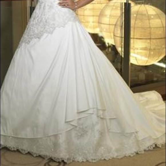 Maggie Sottero Suzanne Vidal Wedding Dress - Picture 2 of 8