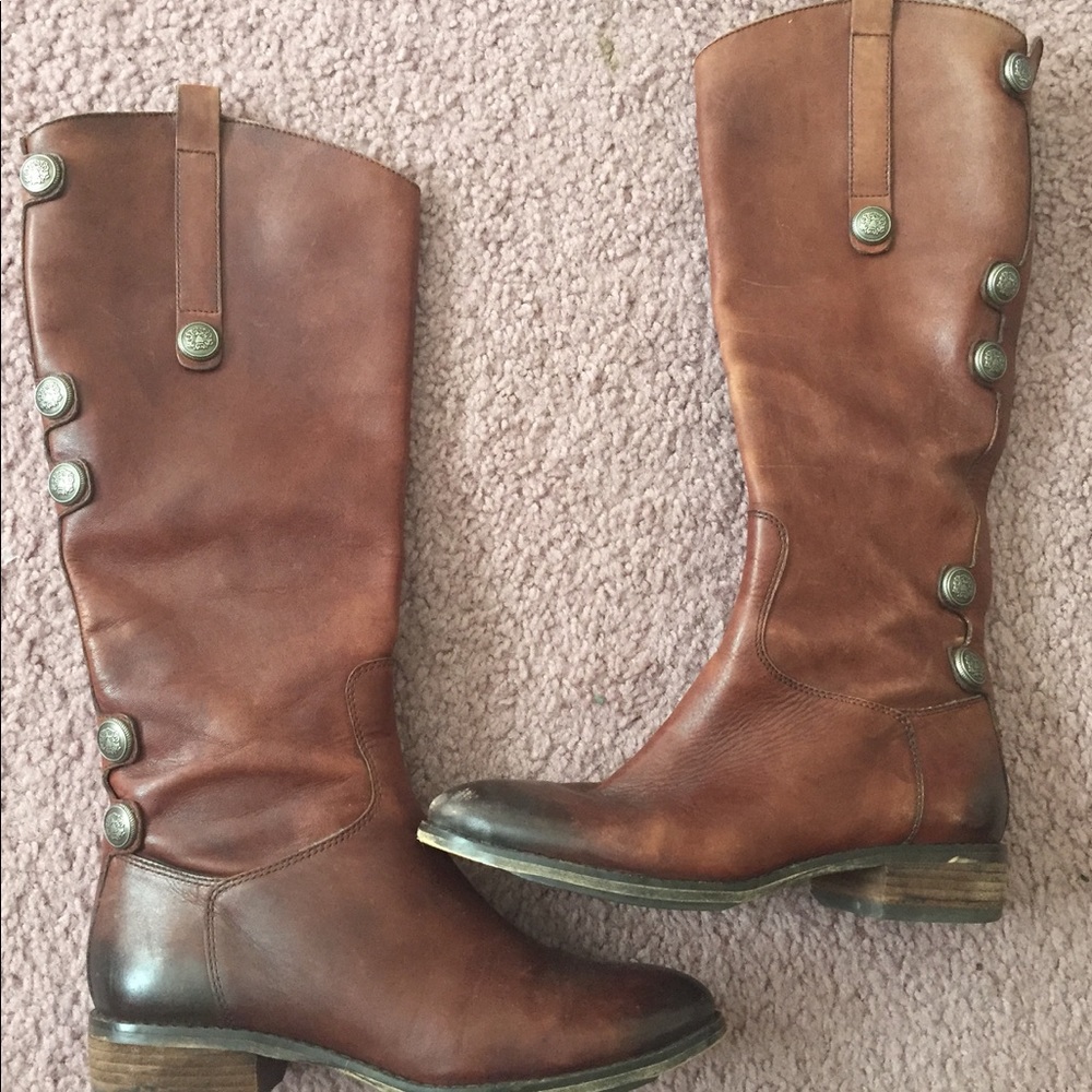 Arturo Chiang Boots.