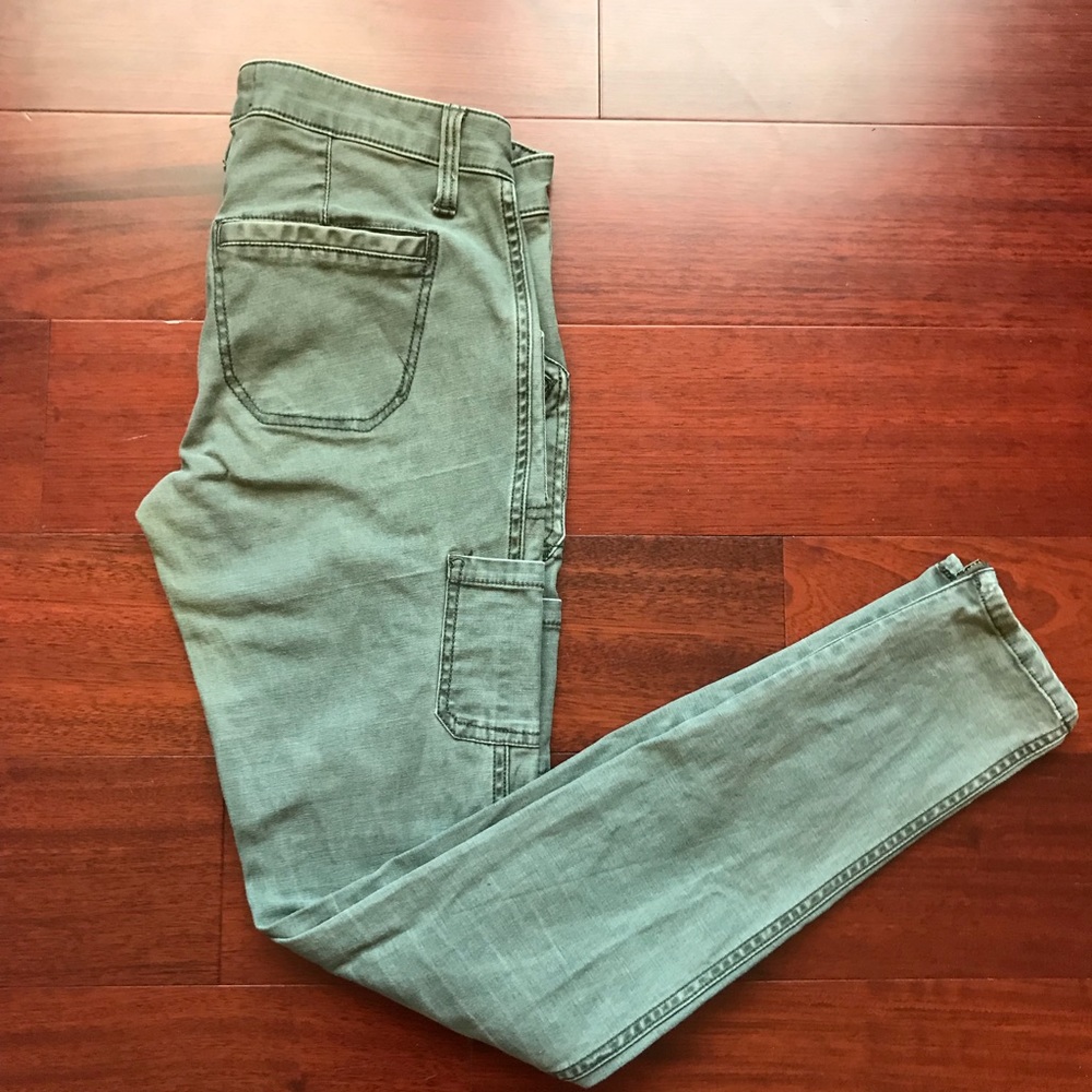 Army green skinny jeans w/pocket details size 1