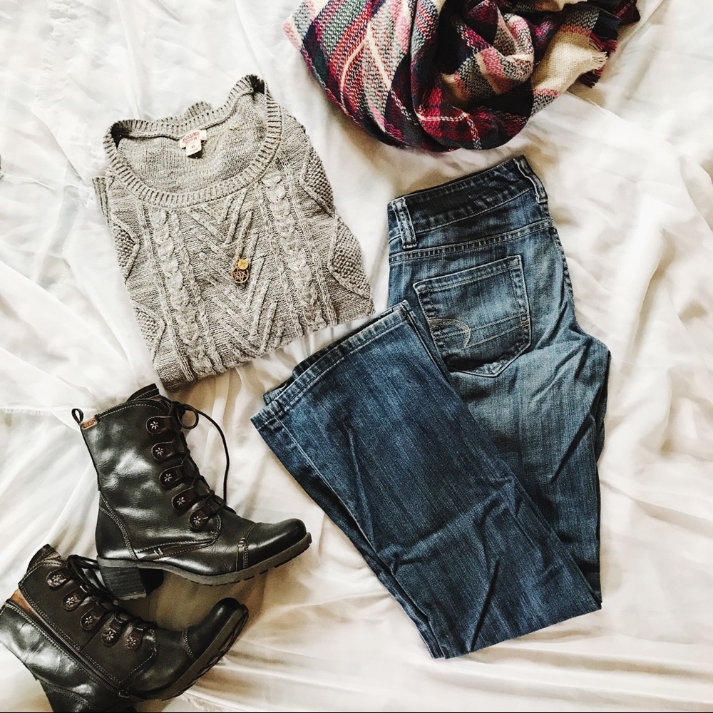 American Eagle Medium Light Wash Boyfriend Jeans