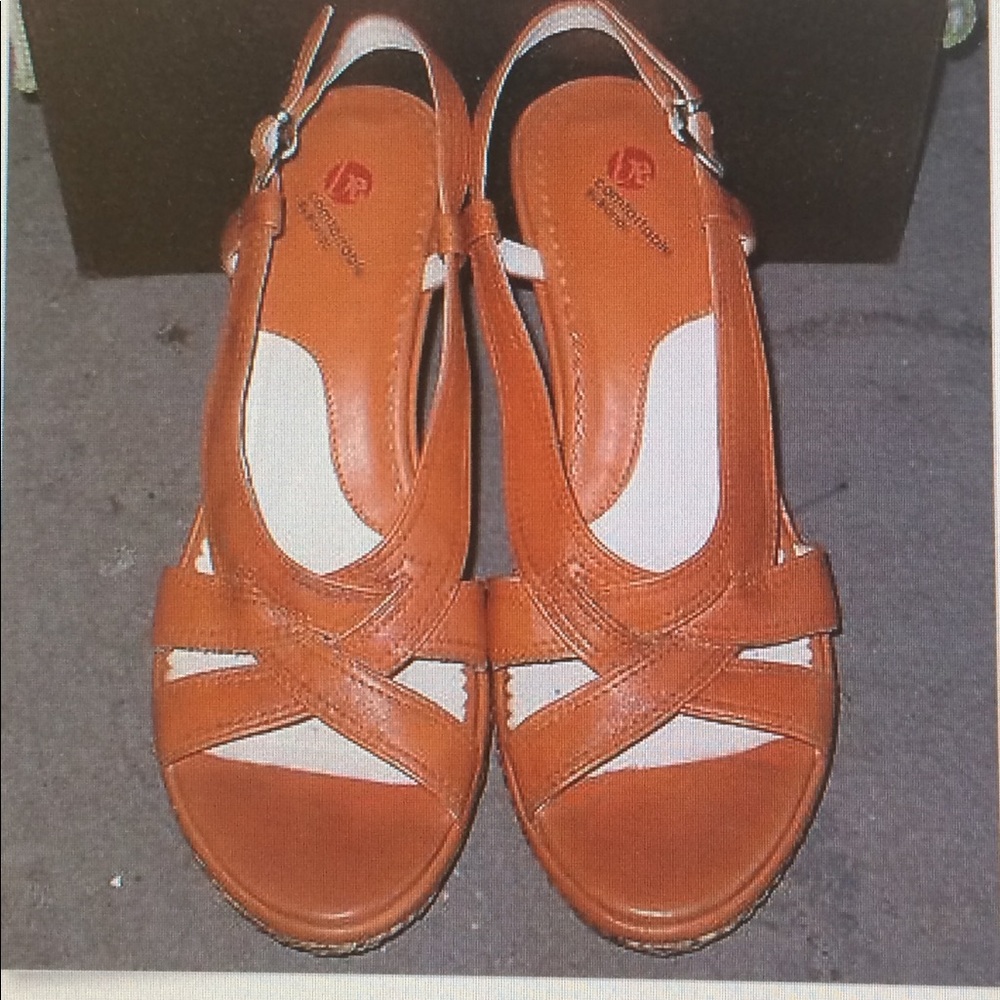 Blondo Koleta wedge sandals 7 Narrow