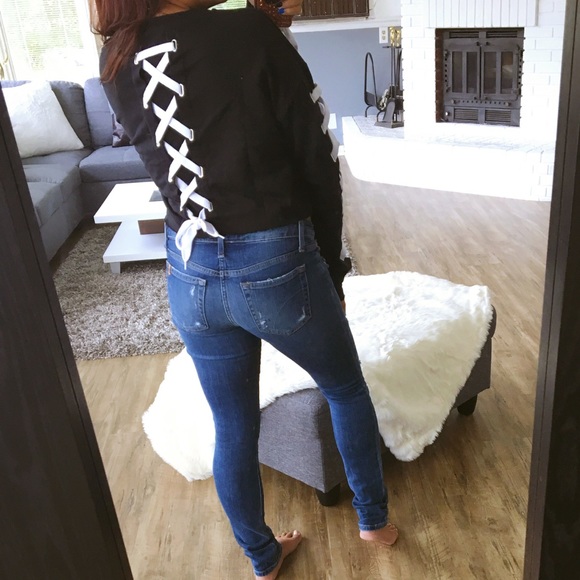 CLEARANCE♻️NO OFFERS. Laced semi crop sweater - Picture 5 of 6