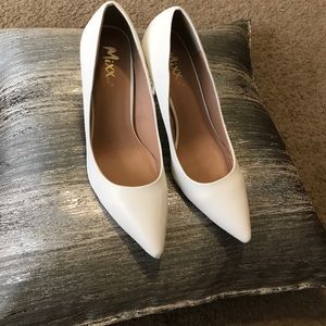 NWOT white Pumps