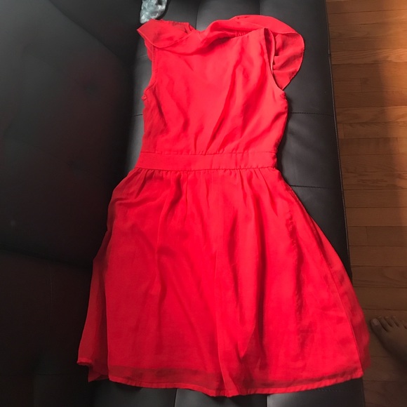 Red Dress - Picture 3 of 4