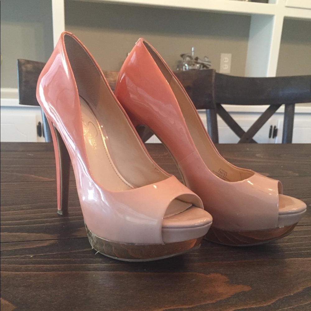 High heel pumps