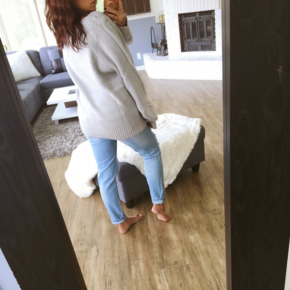 CLOSET CLEAR OUT⏩ LAST ONE_ Gray V neck sweater - Picture 8 of 8