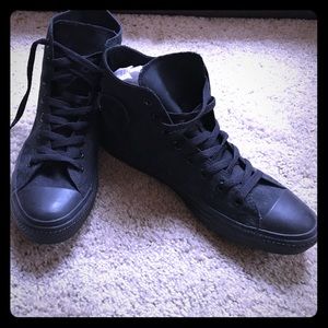 High Top Converse All-Stars - Black