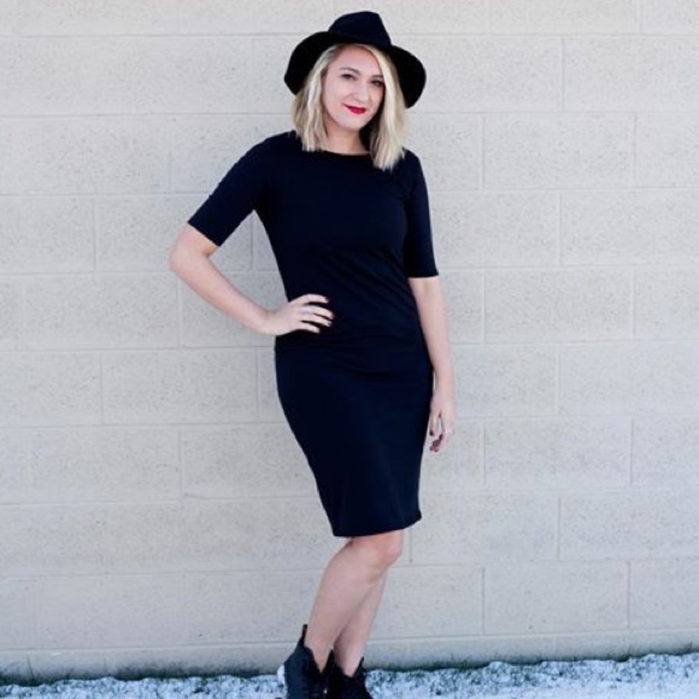 🎉HP🎉 PM Editor Pick • LuLaRoe Julia Dress