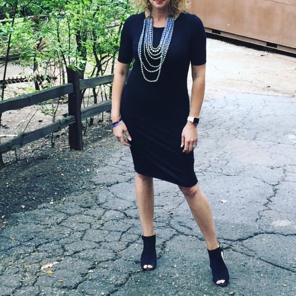 ๐HP๐ PM Editor Pick โข LuLaRoe Julia Dress - Picture 2 of 8