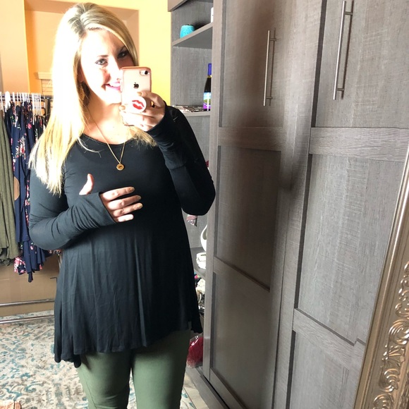 Last one! S/M black solid Tunic with thumb holes - Picture 3 of 3