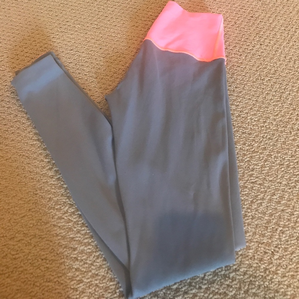 Lululemon size 4 reversible leggings