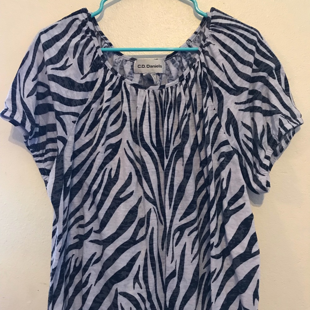 Zebra print blouse! Size 1x gently used