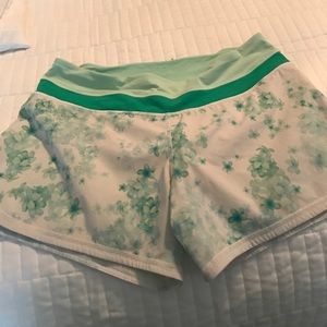 LULULEMON Frangipani Very Green Groovy Run Shorts
