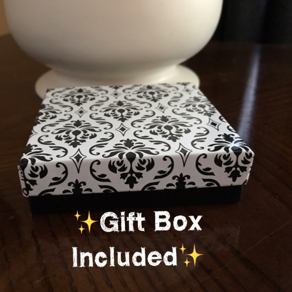 🆕 Pearls of Love Necklace - Picture 2 of 2