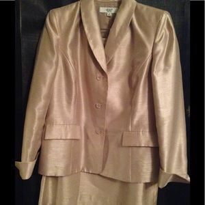 Le Suit / Kasper skirt set - Gold