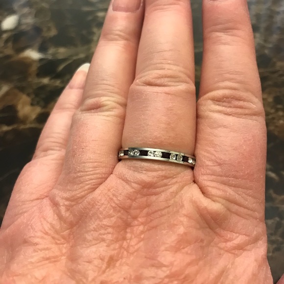 Ring. - Picture 3 of 6