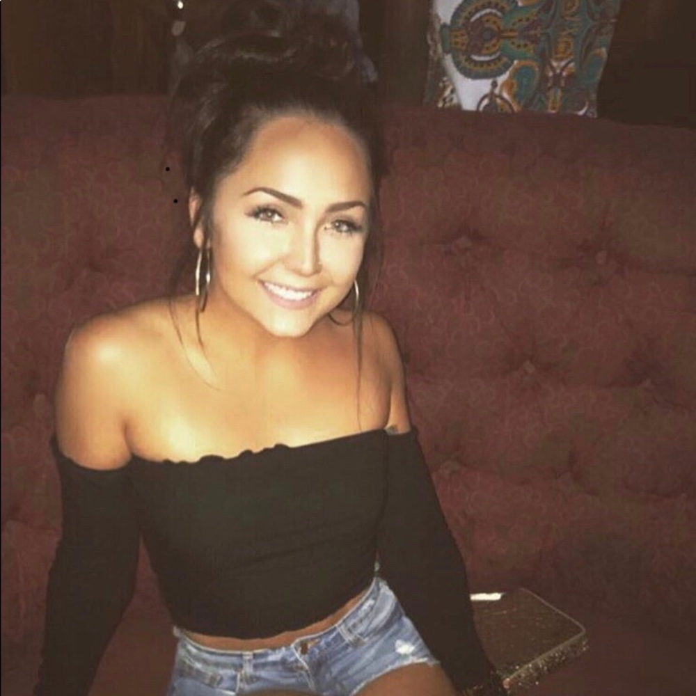 Meet your Posher, Elliett