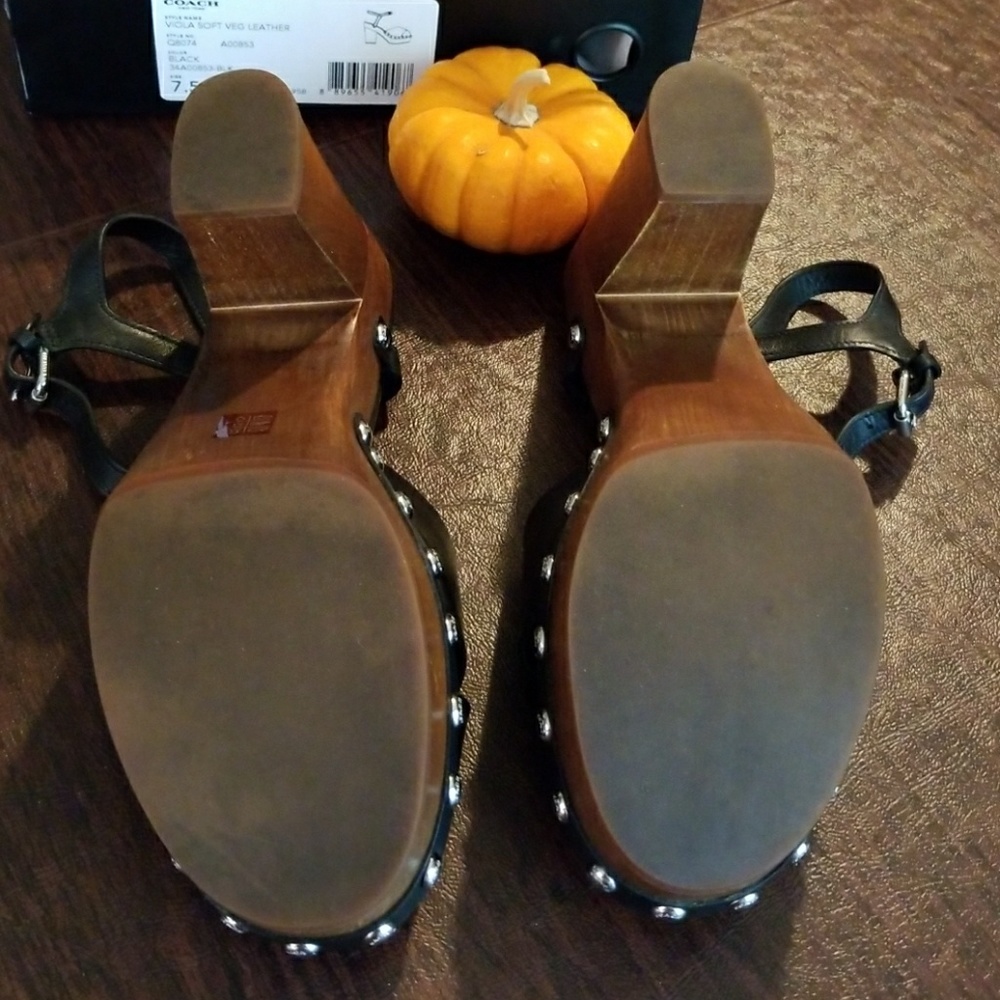Vegan leather chunky heel. - Picture 3 of 7