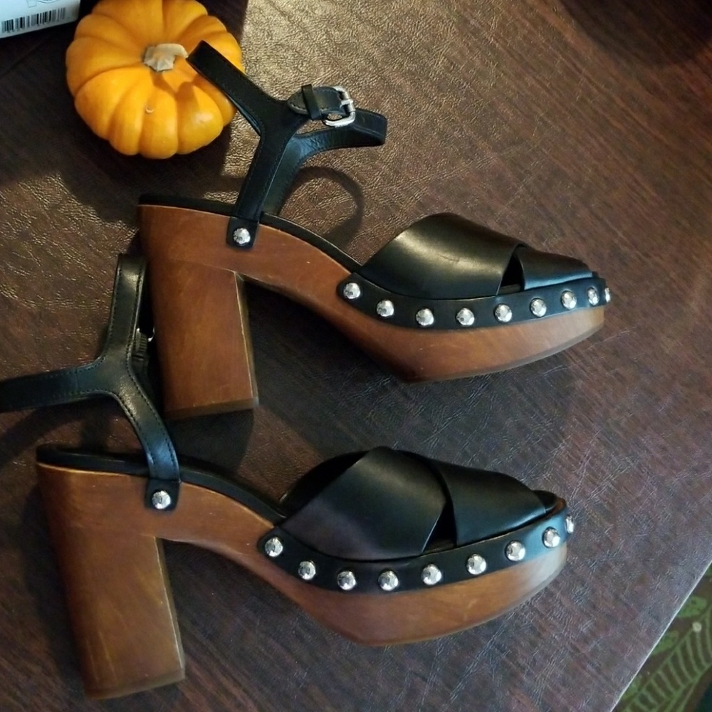 Vegan leather chunky heel. - Picture 4 of 7