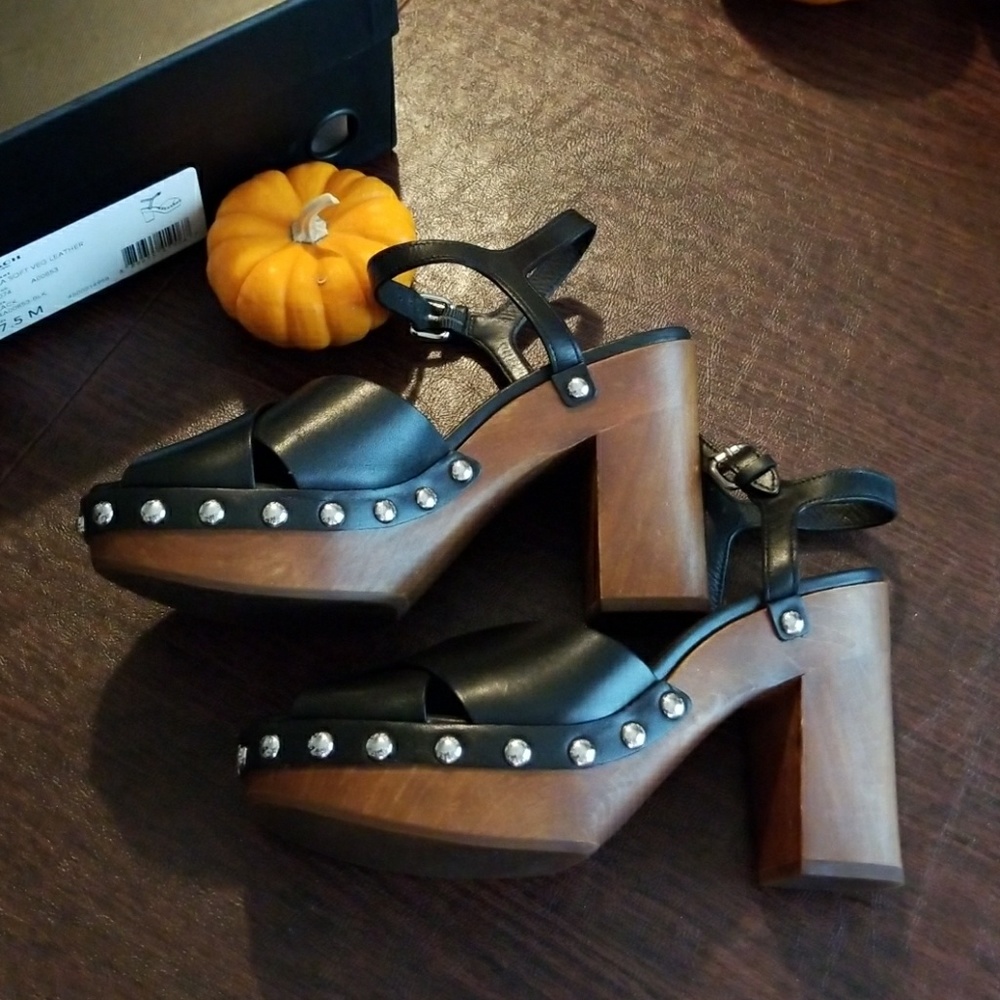 Vegan leather chunky heel. - Picture 5 of 7