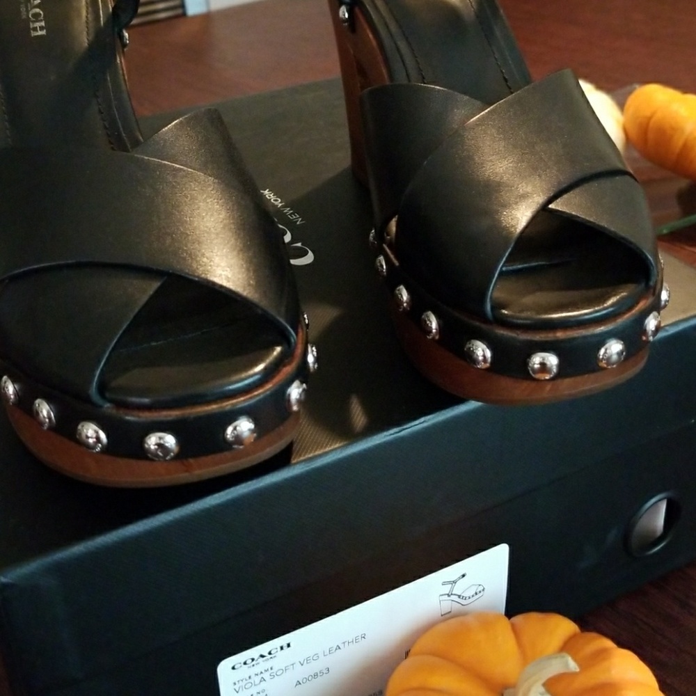 Vegan leather chunky heel. - Picture 6 of 7