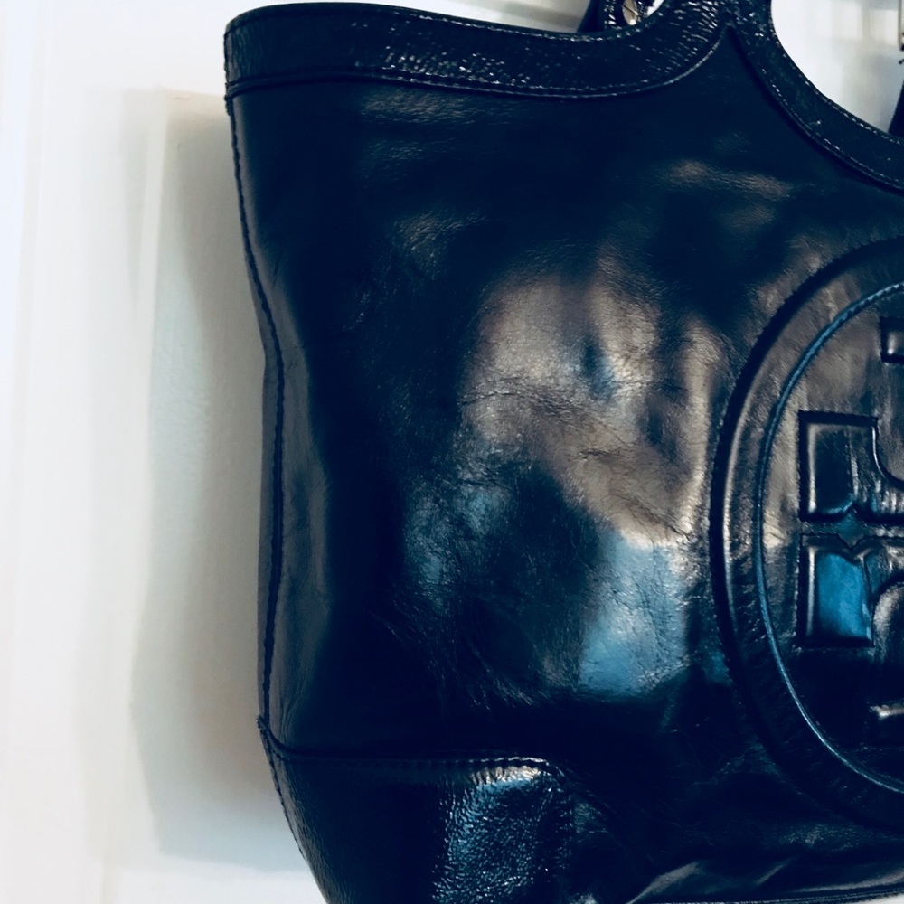 🚫SOLD🚫Tory Burch Large Logo Black Leather Tote - Picture 2 of 6